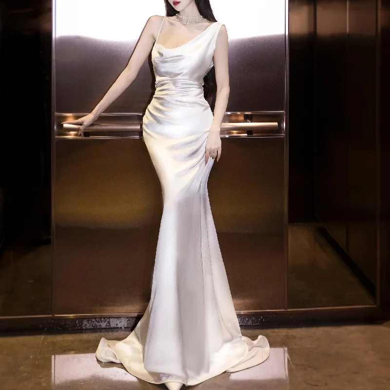 Modern Plunging Necklines Silk Wedding Dresses with Spaghetti Straps