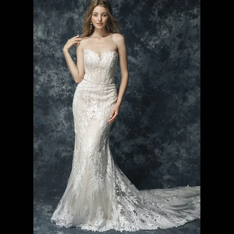 Luxury Strapless Sweetheart Mermaid Lace Wedding Dress