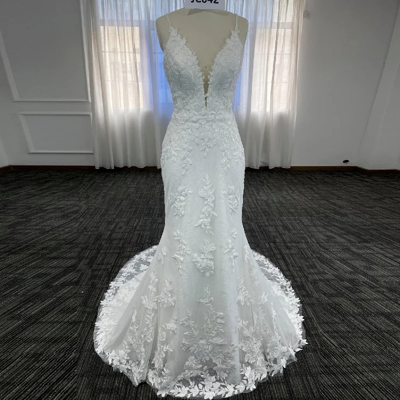 Sexy Vneck Lace Mermaid Wedding Dress with Spaghetti Straps